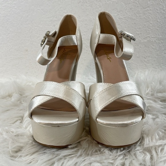 LULUS Crushest White Satin Rhinestone Ankle-Strap Chunky Heels Size 8.5 NEW - Picture 4 of 15